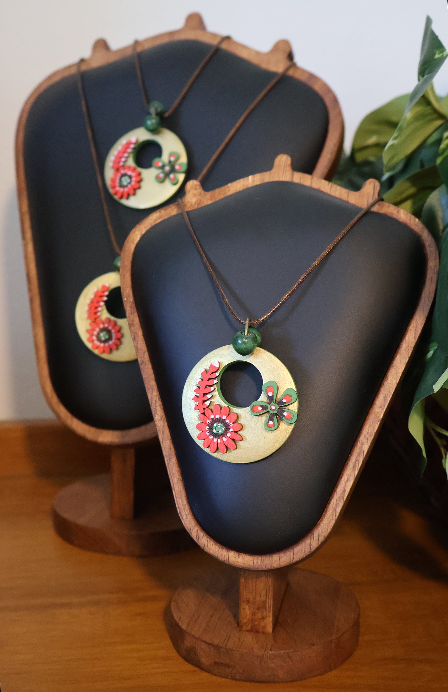 Green-Red-Green Bloom Pendant Necklace