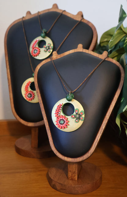 Green-Red-Green Bloom Pendant Necklace