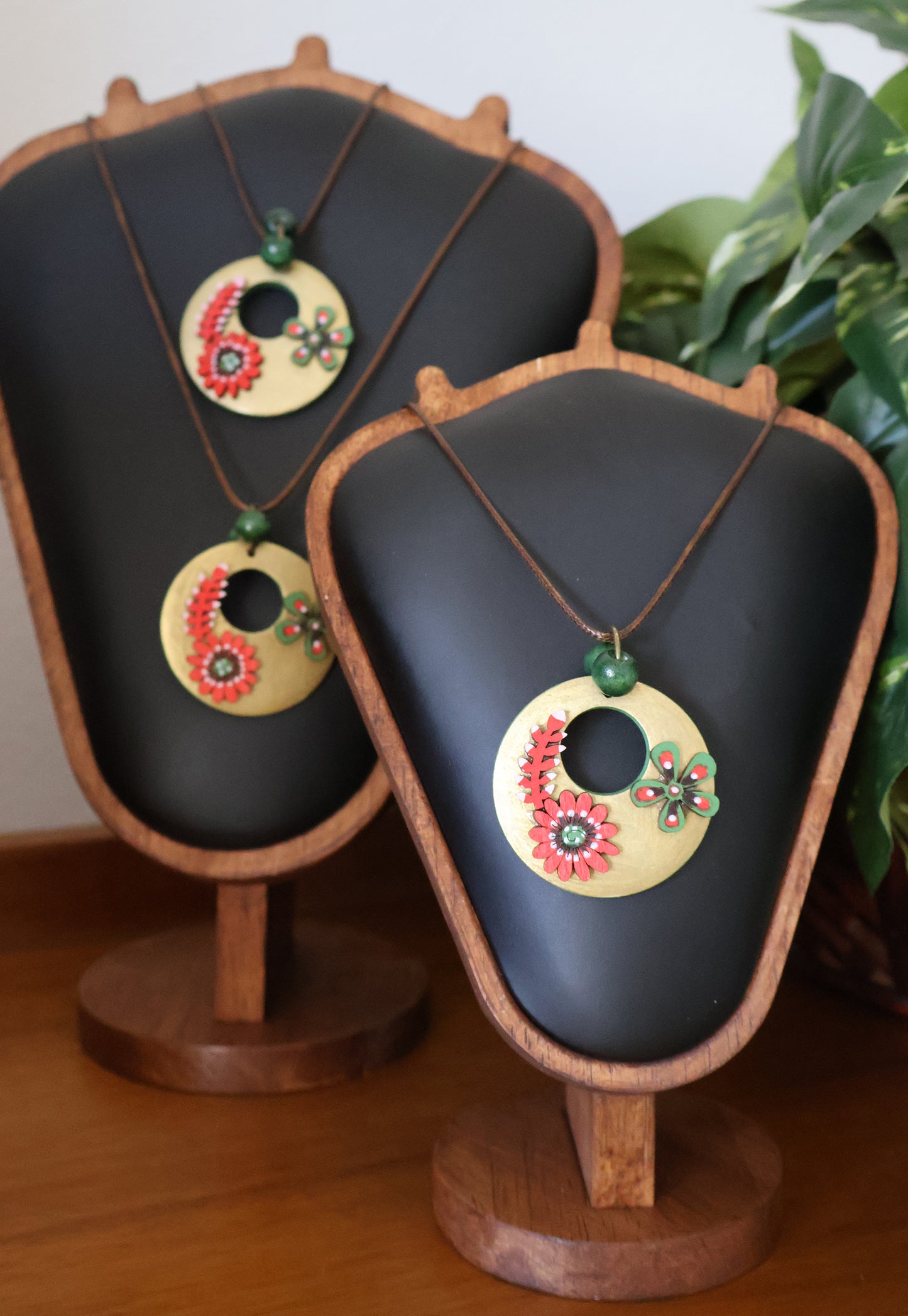 Green-Red-Green Bloom Pendant Necklace