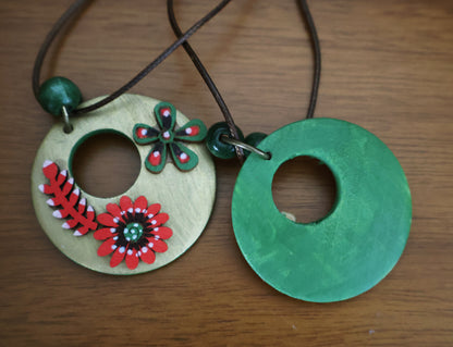 Green-Red-Green Bloom Pendant Necklace