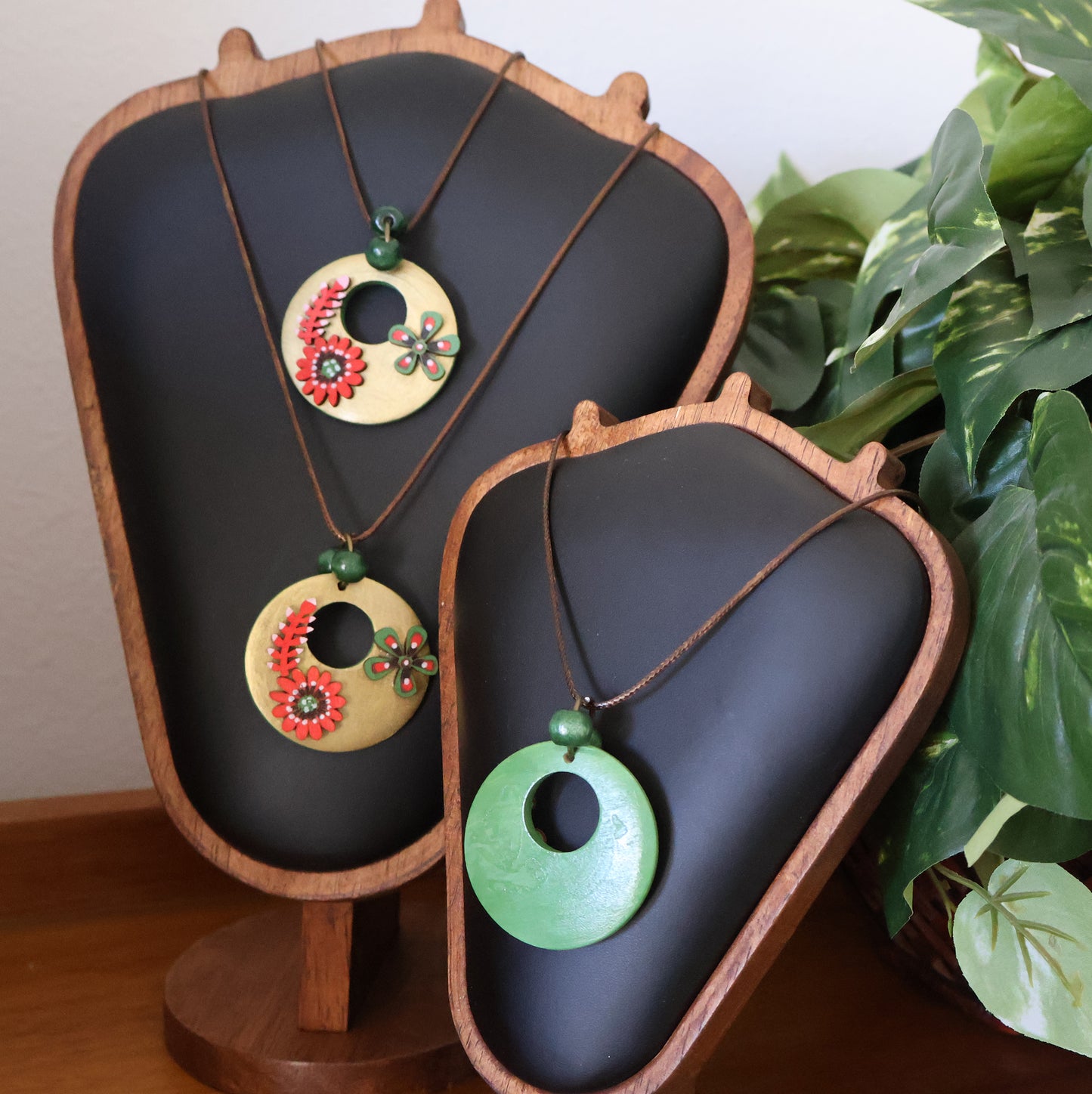 Green-Red-Green Bloom Pendant Necklace
