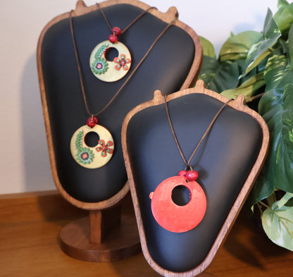 Red-Green-Red Bloom Pendant Necklace