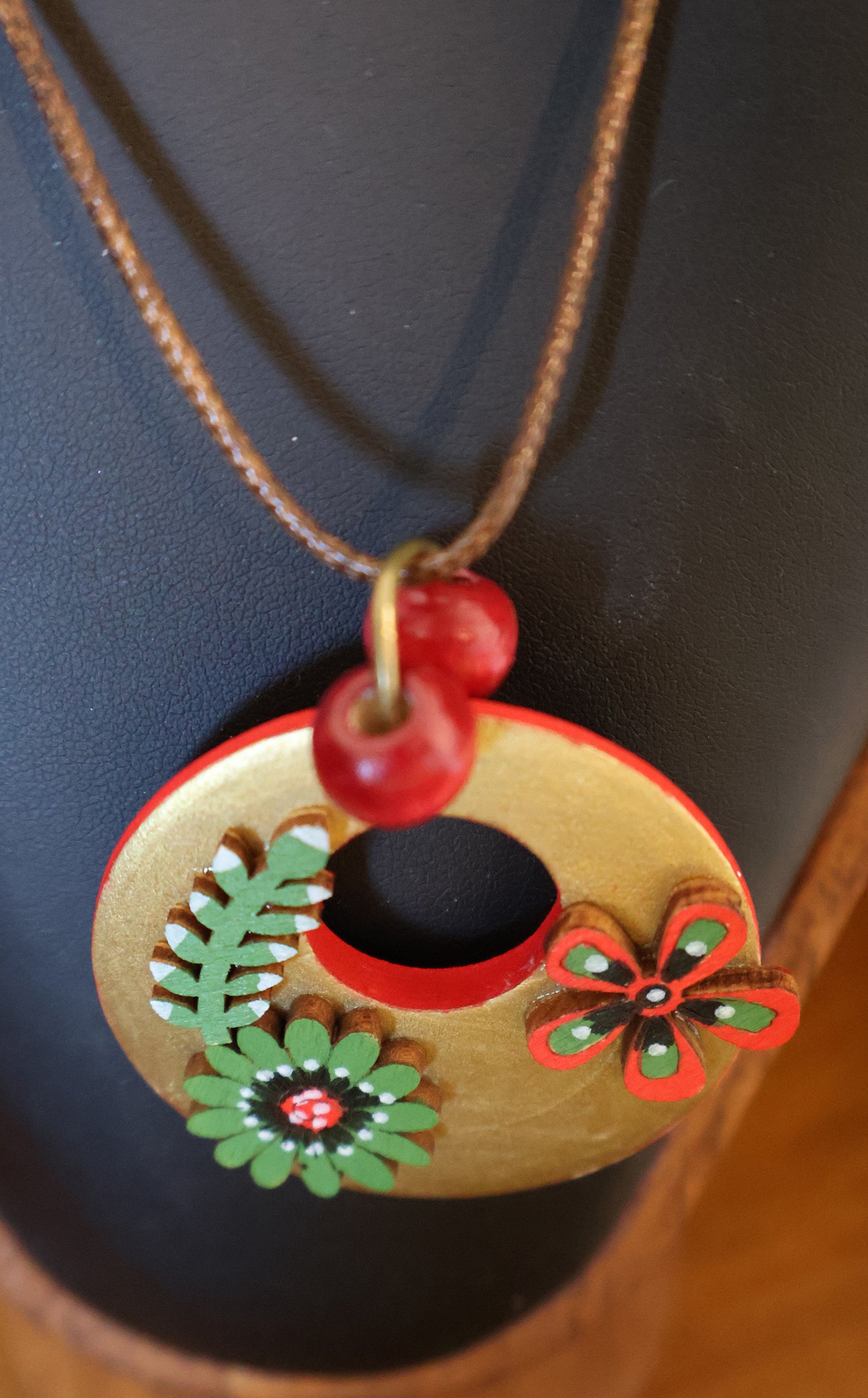 Red-Green-Red Bloom Pendant Necklace