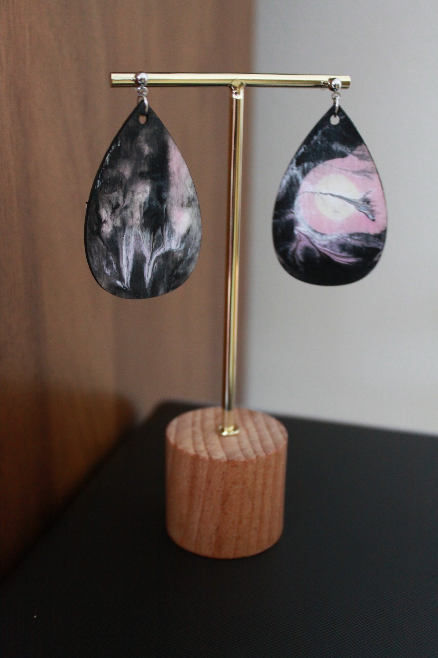 Blackish Pink Marbled Teardrop Earrings
